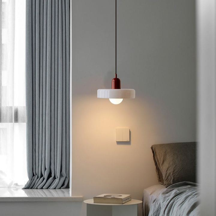 Bauhaus-pendellampe i farget glass