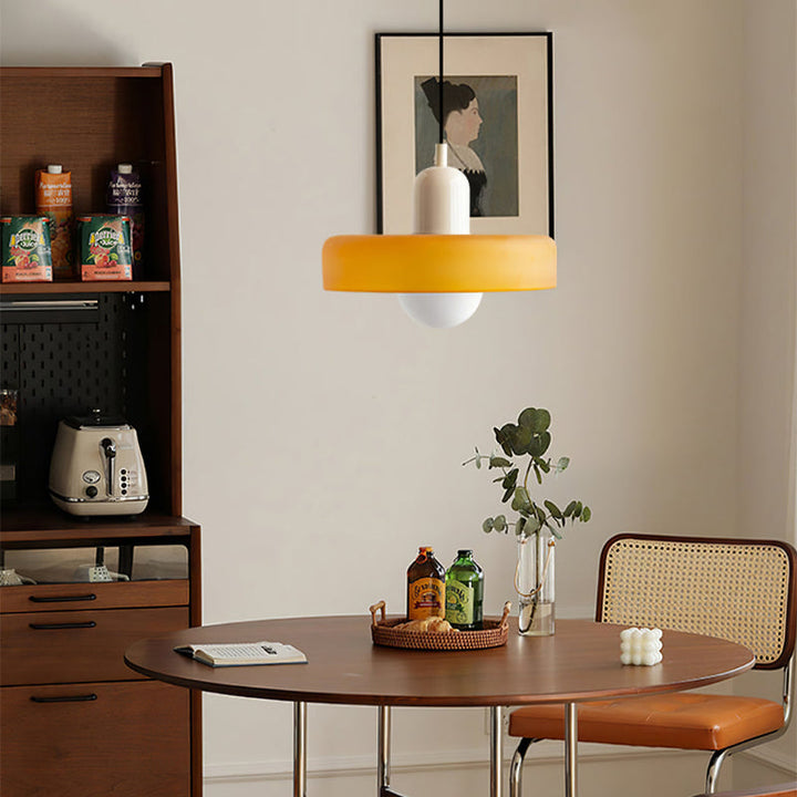Bauhaus-pendellampe i farget glass