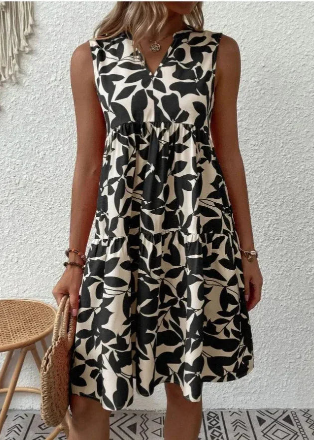 Elegant sommerkjole med V-hals og feminin silhuett