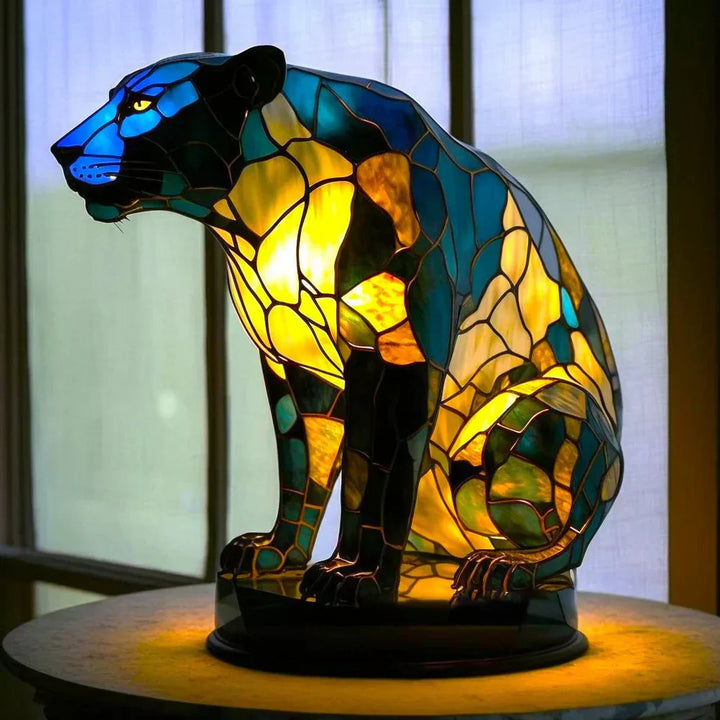Dyrelampe i Kunstnerisk Mosaikkglass – Farge og Stemning i Hjemmet