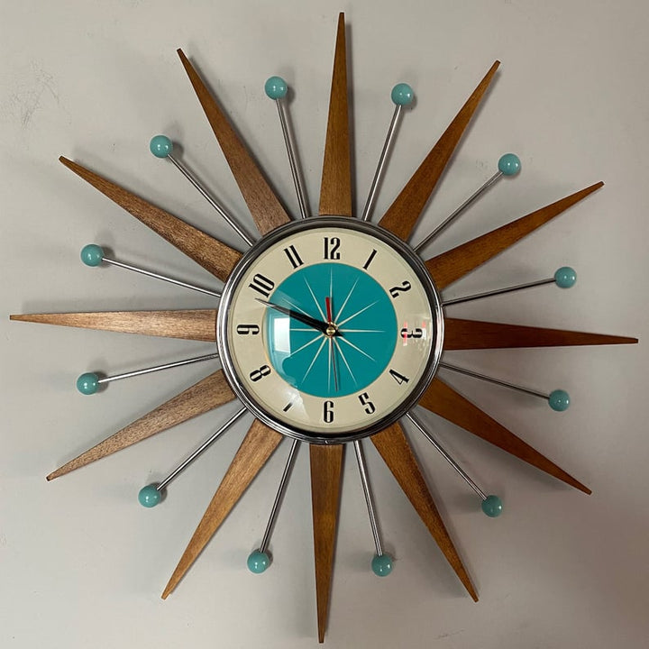 Håndlaget veggur i mid-century-stil | Retro veggdekor, stille og batteridrevet