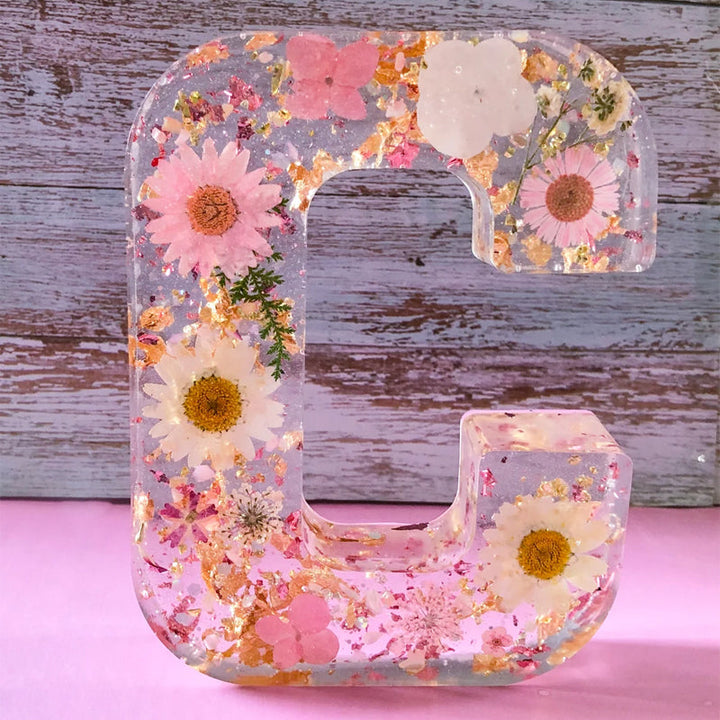 LumiFlair blomstret initial-nattlampe | Personlig lys i resin med myk LED-belysning