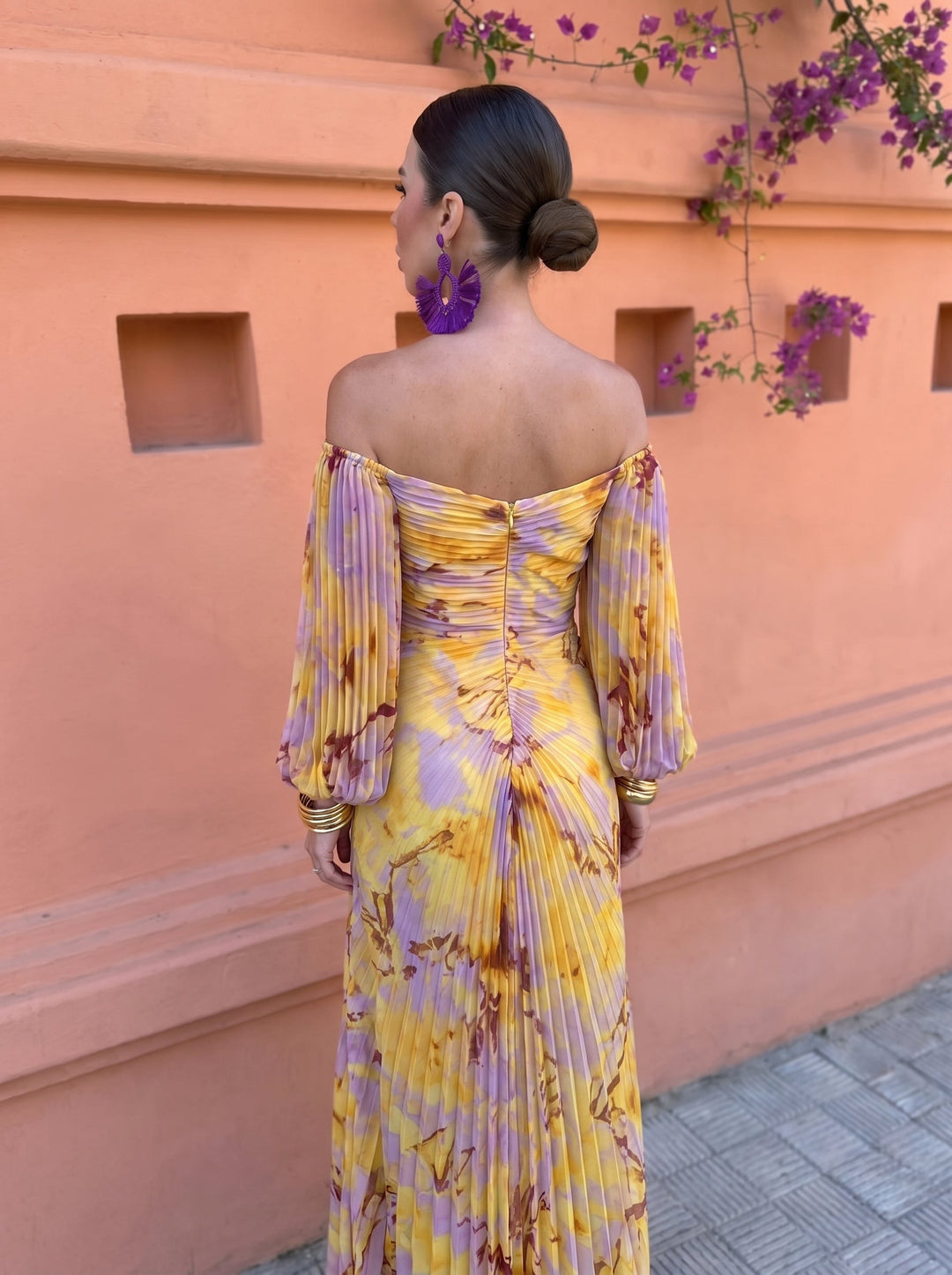 Maxikjole for damer med blomstermønster, off-shoulder-utringning og plissert skjørt