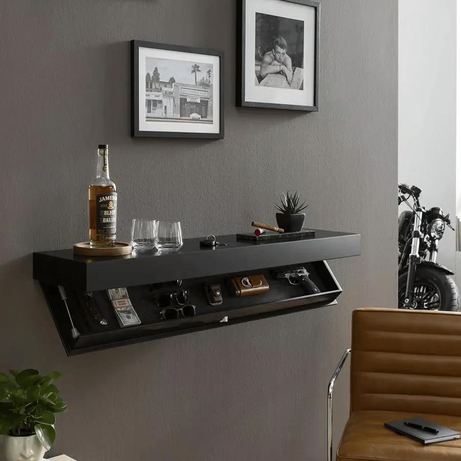 Vegghylle i massivt tre med skjult rom | minimalistisk design