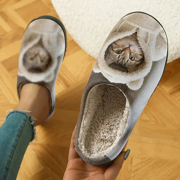 Koselige tøfler med 3D-kattansikt som du smetter rett inn i