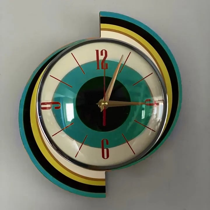 Håndlaget veggur i mid-century-stil | Retro veggdekor, stille og batteridrevet