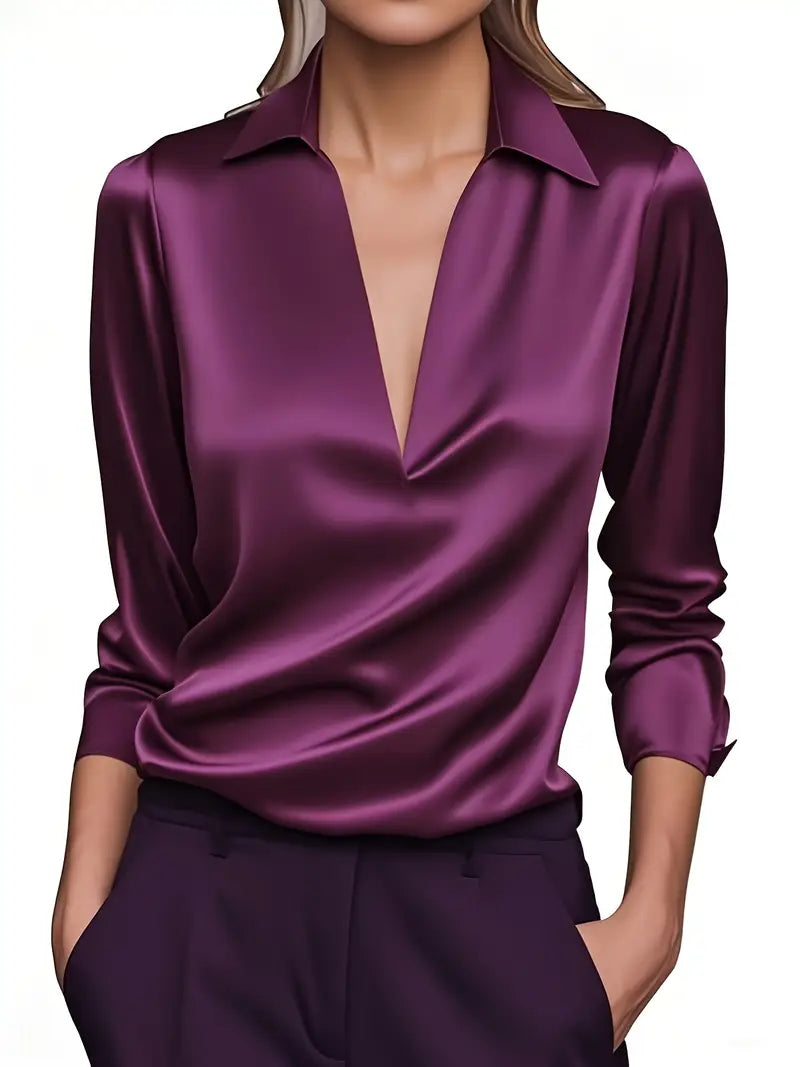 Satengbluse for dame med V-utringning og drapert krage