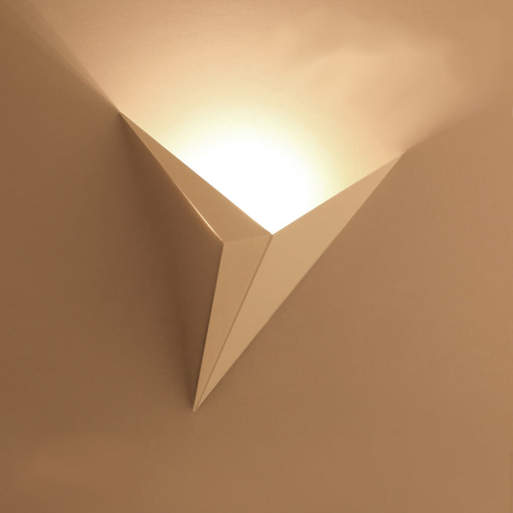 Moderne trekantet vegglampe - TrigoLux