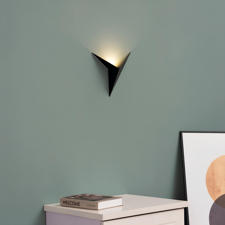 Moderne trekantet vegglampe - TrigoLux