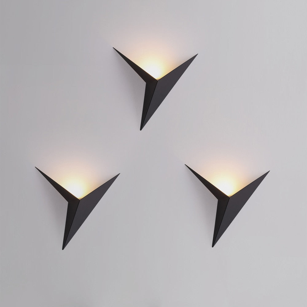 Moderne trekantet vegglampe - TrigoLux
