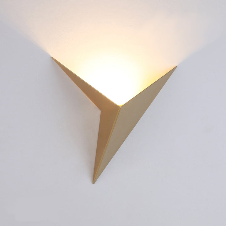 Moderne trekantet vegglampe - TrigoLux