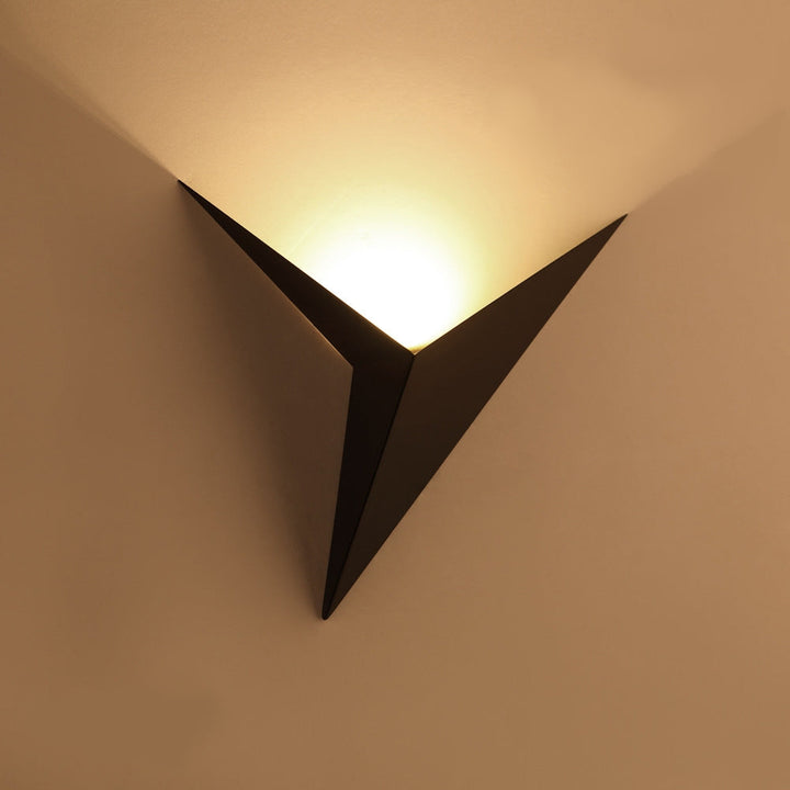 Moderne trekantet vegglampe - TrigoLux