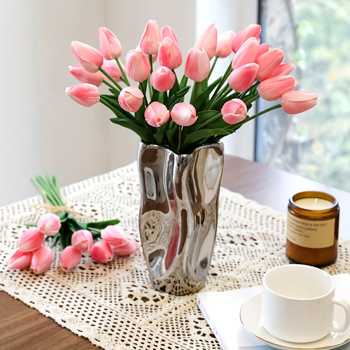 Sett med 10 realistiske tulipaner – Perfekt for bryllup og innendørs dekorasjon