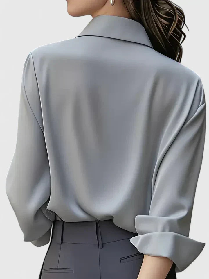 Langermet satengbluse for dame – elegant kontorbluse