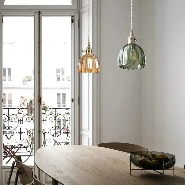 Elegant hengelampe i glass formet som en blomst - Atmosfærisk lys