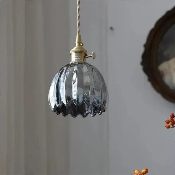 Elegant hengelampe i glass formet som en blomst - Atmosfærisk lys