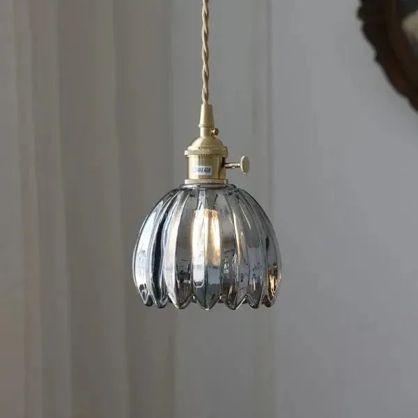 Elegant hengelampe i glass formet som en blomst - Atmosfærisk lys