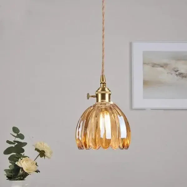 Elegant hengelampe i glass formet som en blomst - Atmosfærisk lys