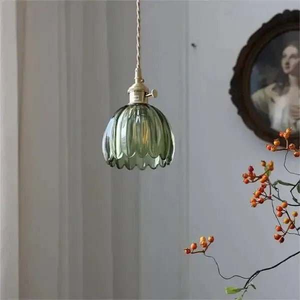 Elegant hengelampe i glass formet som en blomst - Atmosfærisk lys
