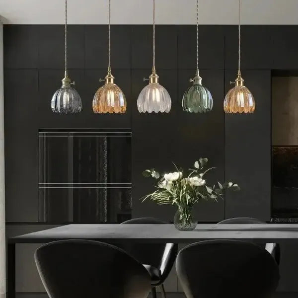 Elegant hengelampe i glass formet som en blomst - Atmosfærisk lys