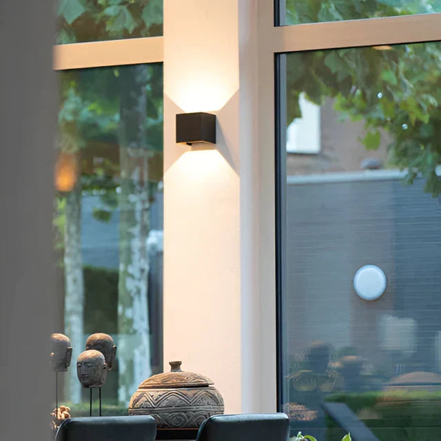 Trådløs Vegglampe for Innendørs og Utendørs Bruk | LED-lampe med Batteri og Sensor | GlowCube