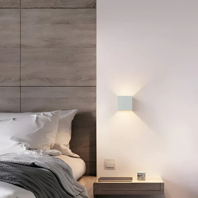 Trådløs Vegglampe for Innendørs og Utendørs Bruk | LED-lampe med Batteri og Sensor | GlowCube