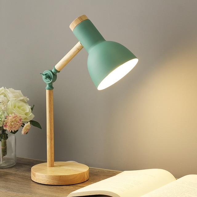 Skandinavisk Bordlampe i Tre - LumiNord