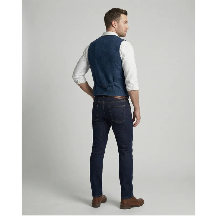 Elegant tradisjonell herrevest med knapper