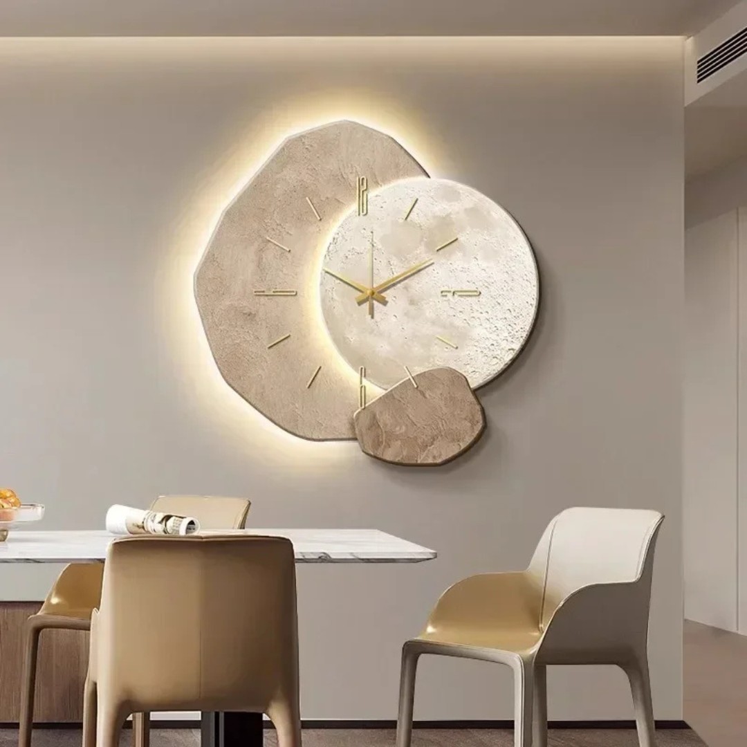 Veggur i tre med LED-lampe | Elegant og praktisk design