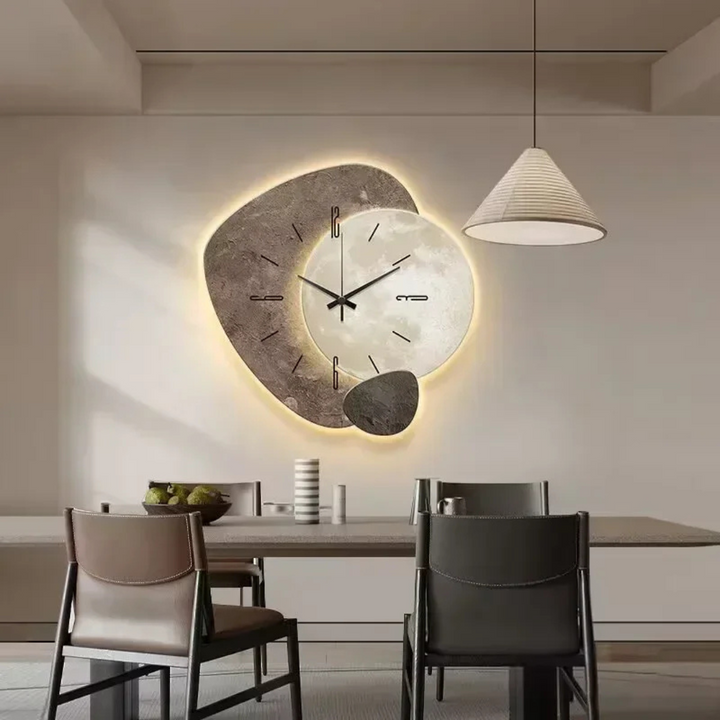 Veggur i tre med LED-lampe | Elegant og praktisk design