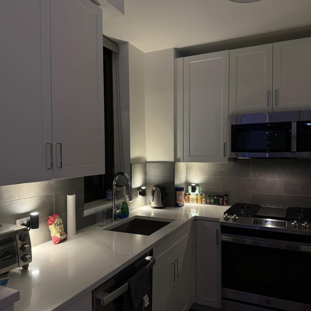 Nattlampe i Bauhaus-design - dimbart LED-lys