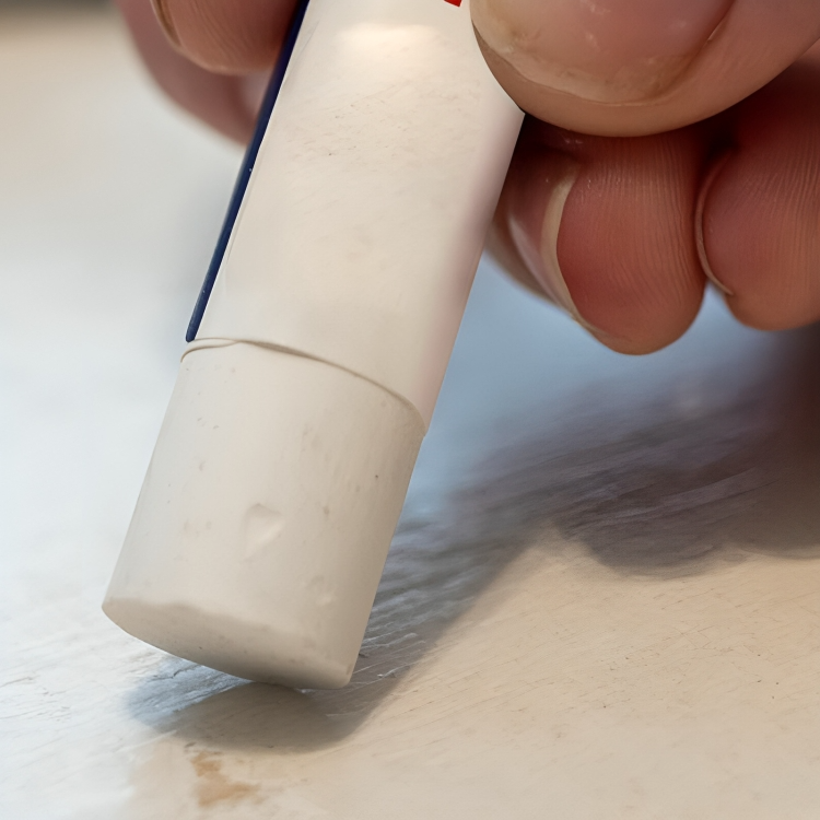 1+1 GRATIS | WoodFix - Skjuler riper i tre på få sekunder!