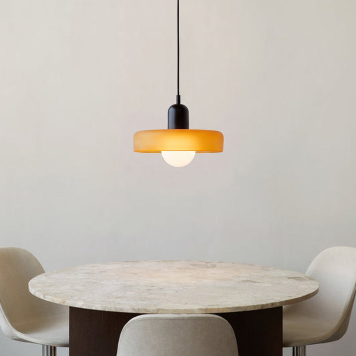 Bauhaus-pendellampe i farget glass