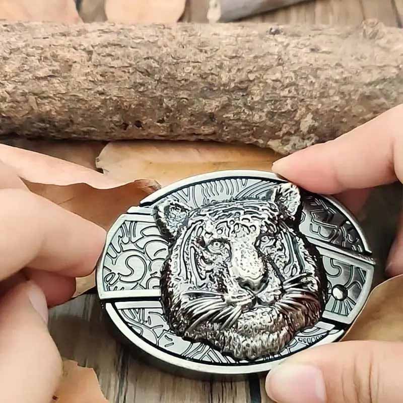 Oval metallbeltespenne i cowboystil