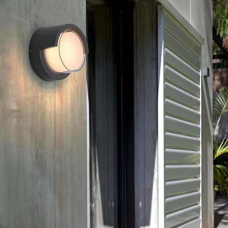 Utendørs vegglampe med bevegelsessensor – Moderne design