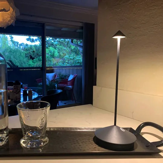 Moderne trådløs LED-bordlampe - Elegant og allsidig
