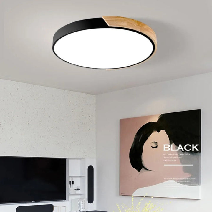 Skandinavisk LED-taklampe i macaron-form med treaksent til stue eller soverom