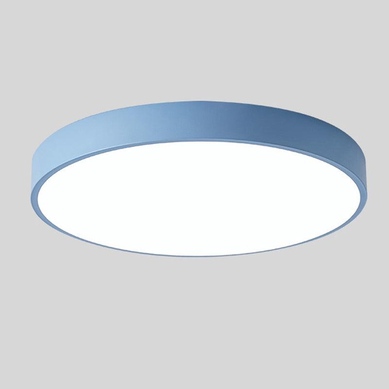 Skandinavisk LED-taklampe i macaron-form med treaksent til stue eller soverom