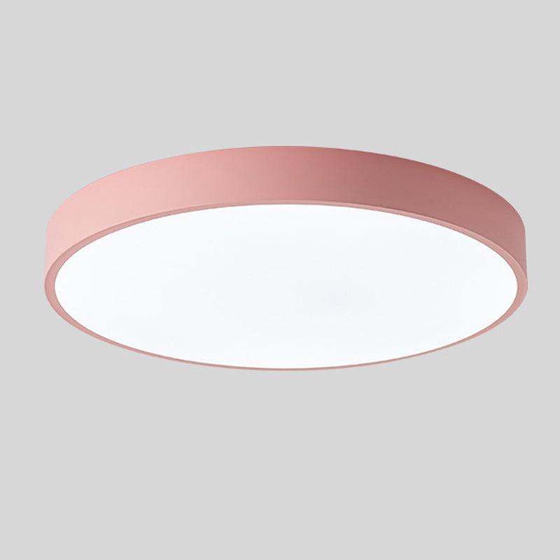 Nordisk taklampe i tre formet som en makron for moderne rom