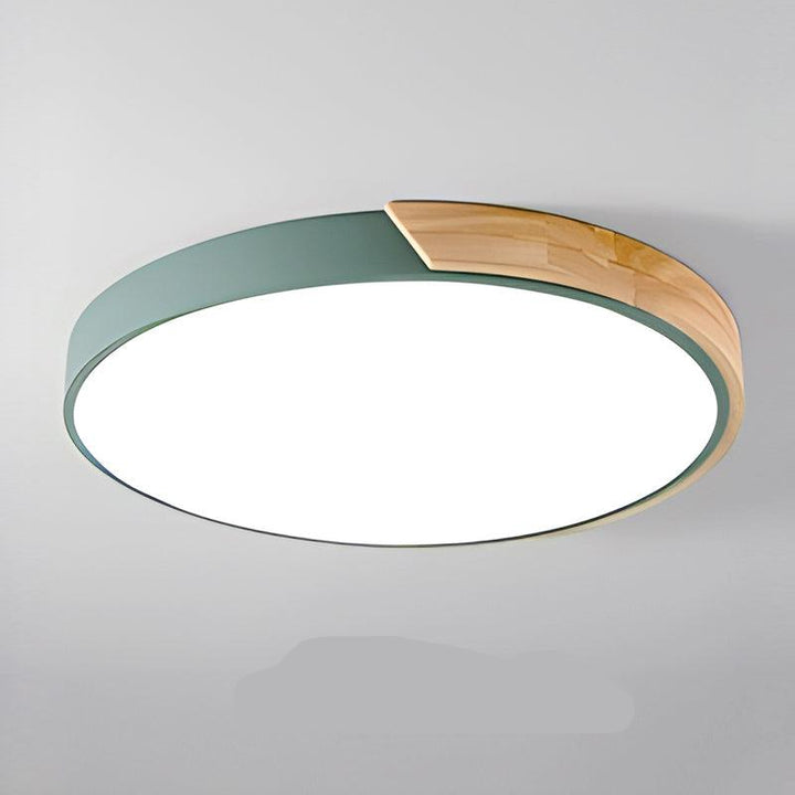 Nordisk taklampe i tre formet som en makron for moderne rom