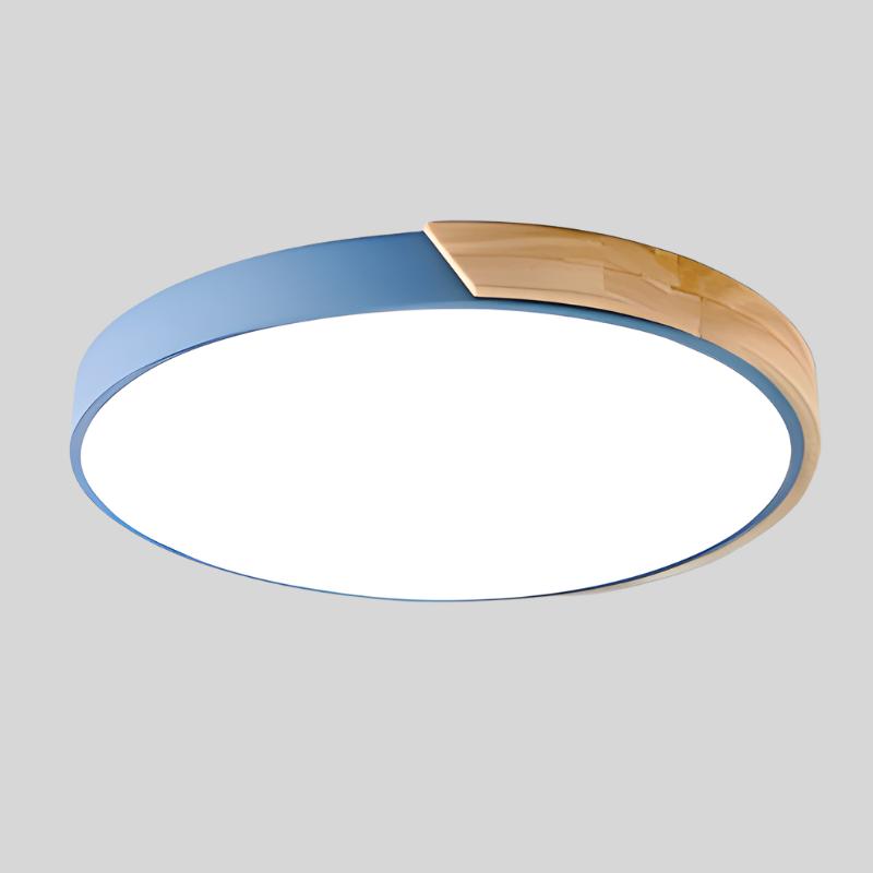 Nordisk taklampe i tre formet som en makron for moderne rom
