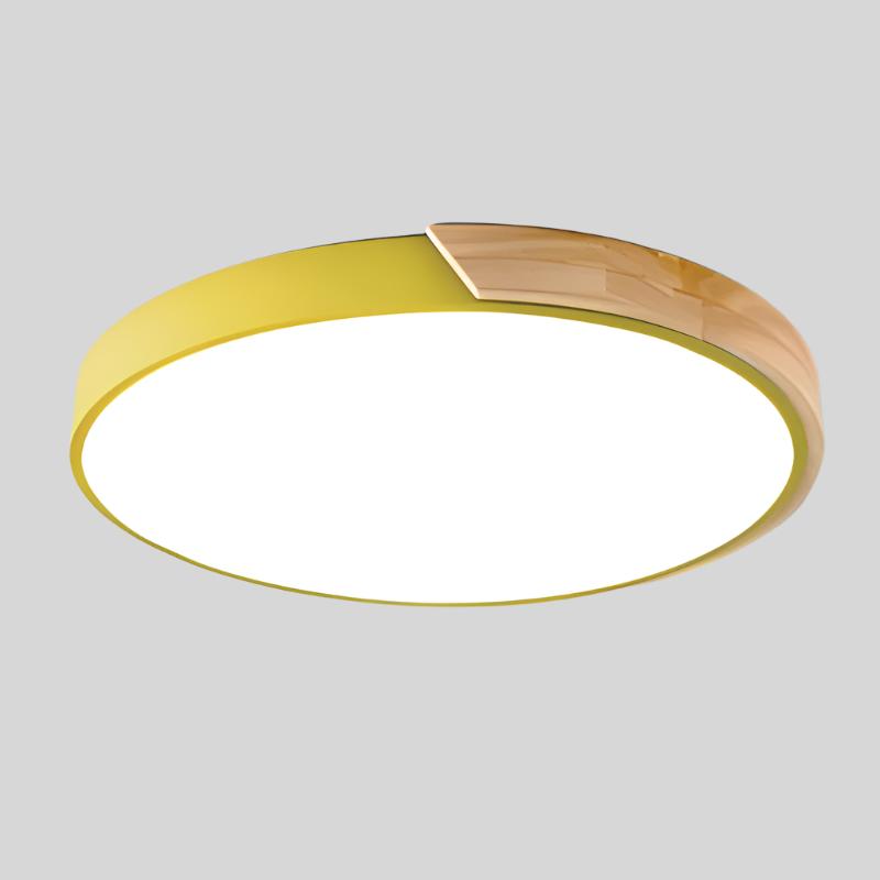 Nordisk taklampe i tre formet som en makron for moderne rom