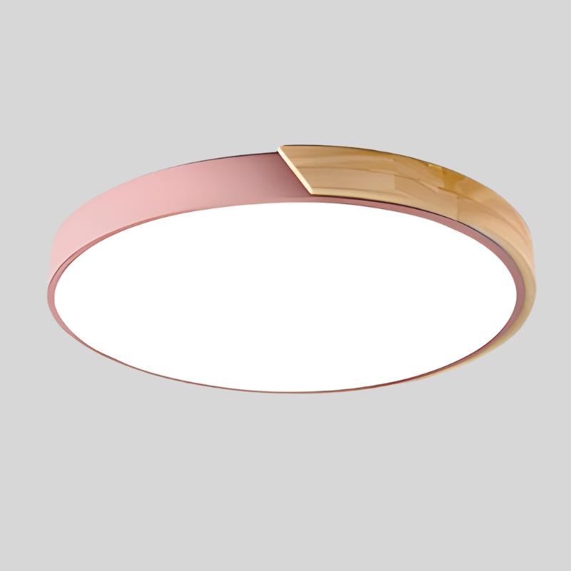 Nordisk taklampe i tre formet som en makron for moderne rom