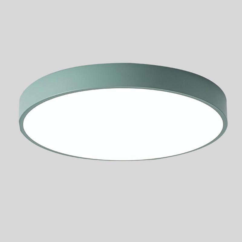 Nordisk taklampe i tre formet som en makron for moderne rom