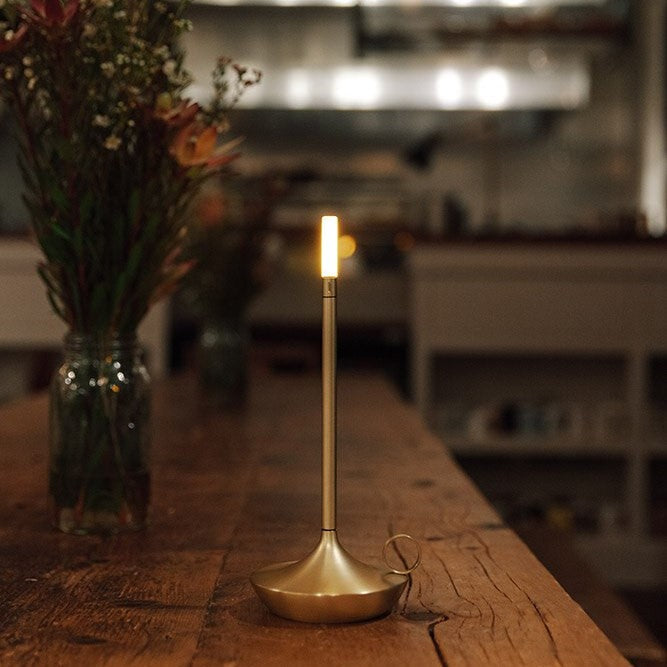 Dimbar LED-stearinlyslampe LumaGlow – Elegant og trådløs med lang batteritid