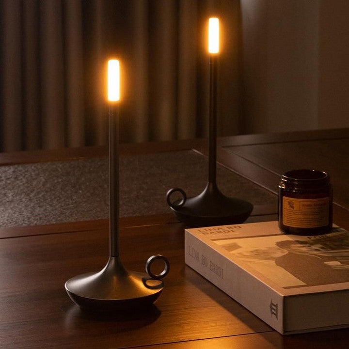 Dimbar LED-stearinlyslampe LumaGlow – Elegant og trådløs med lang batteritid