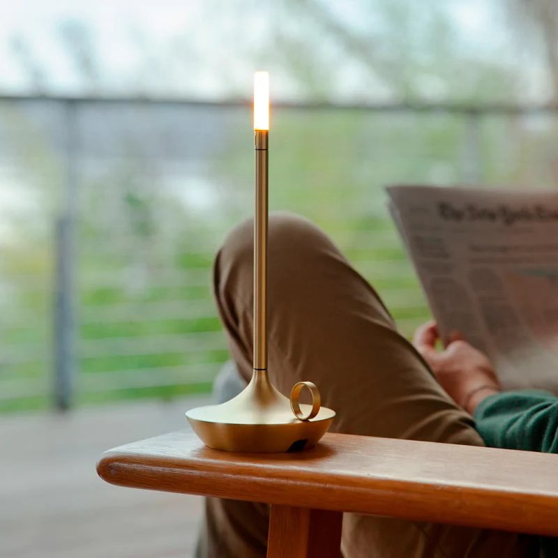 Dimbar LED-stearinlyslampe LumaGlow – Elegant og trådløs med lang batteritid