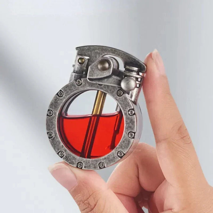 Lighter i vintagestil med vippebryter og vindtett gjennomsiktig tank