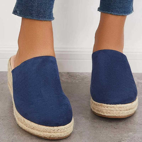 Retrotyylinen tyylikäs kiilakorkosandaali - Vera