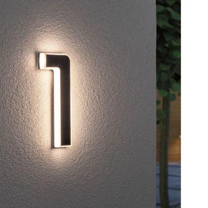 Solcelledrevet husnummer med LED og skumringssensor
